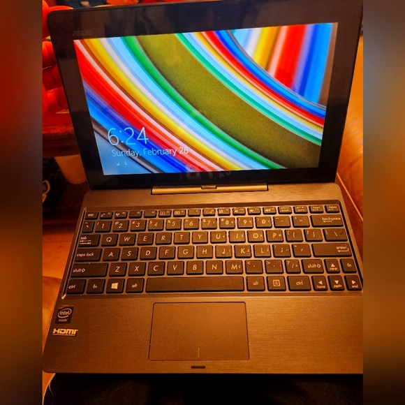 Laptop great for students - Picture 1 of 3